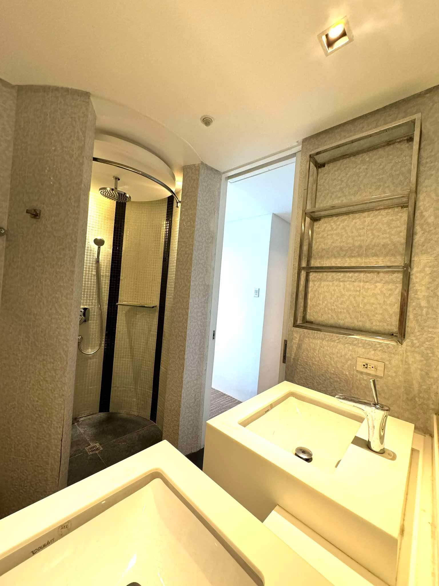 Alpha 3 Bedroom Suite Shower